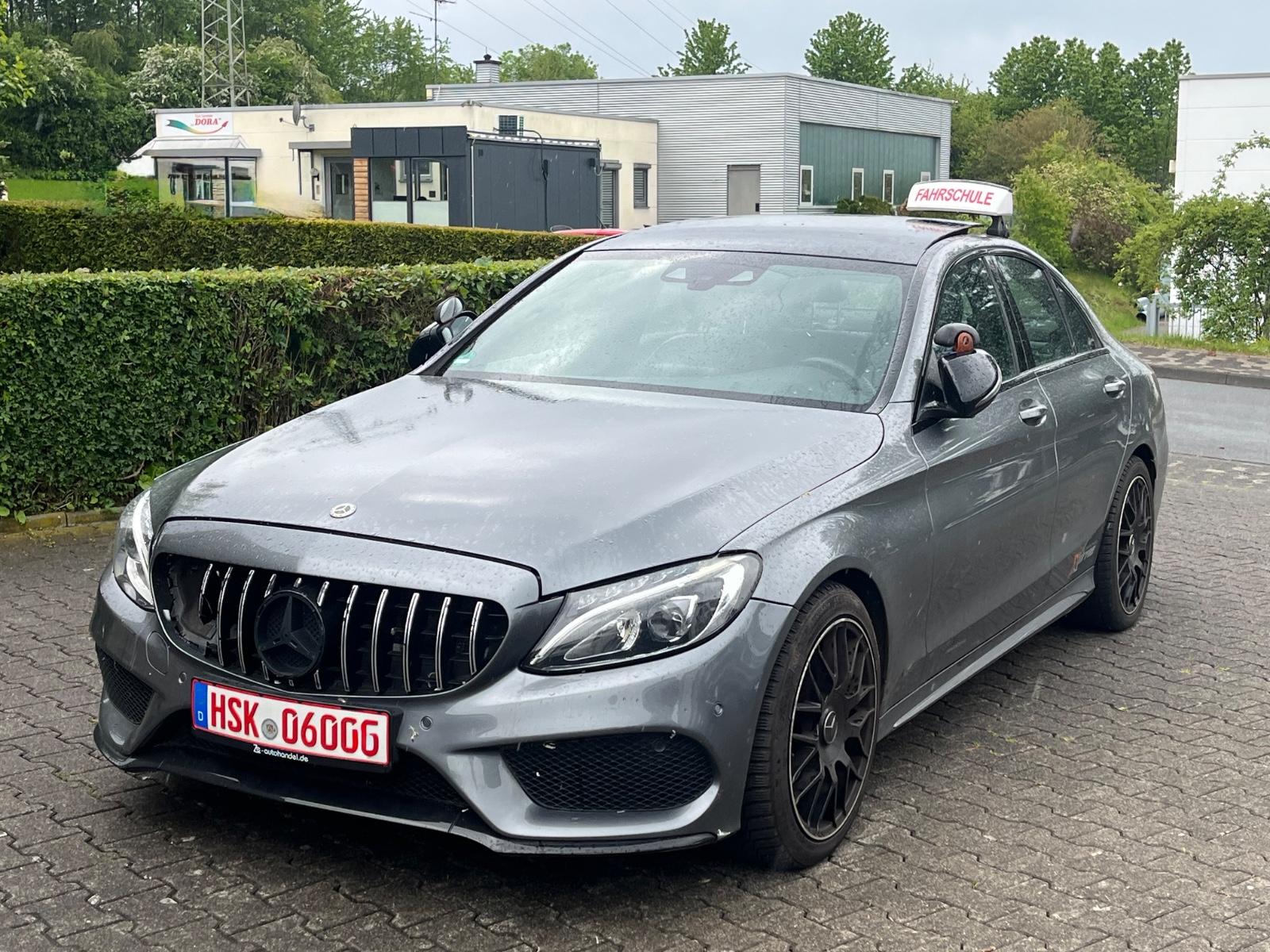 Mercedes-Benz C 220d AMG Panorama Head Up Night LED Kamera