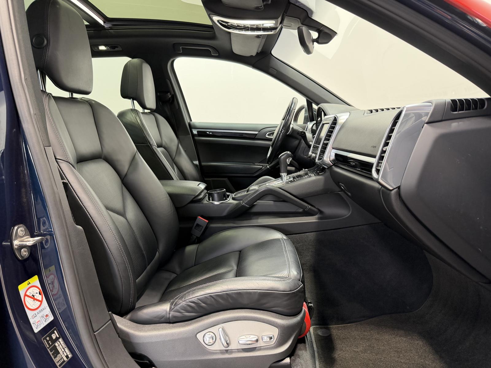 Porsche Cayenne Diesel 3.0 V6 245 ch • Tiptronic 8 • Pano • PASM • Cuir • GPS