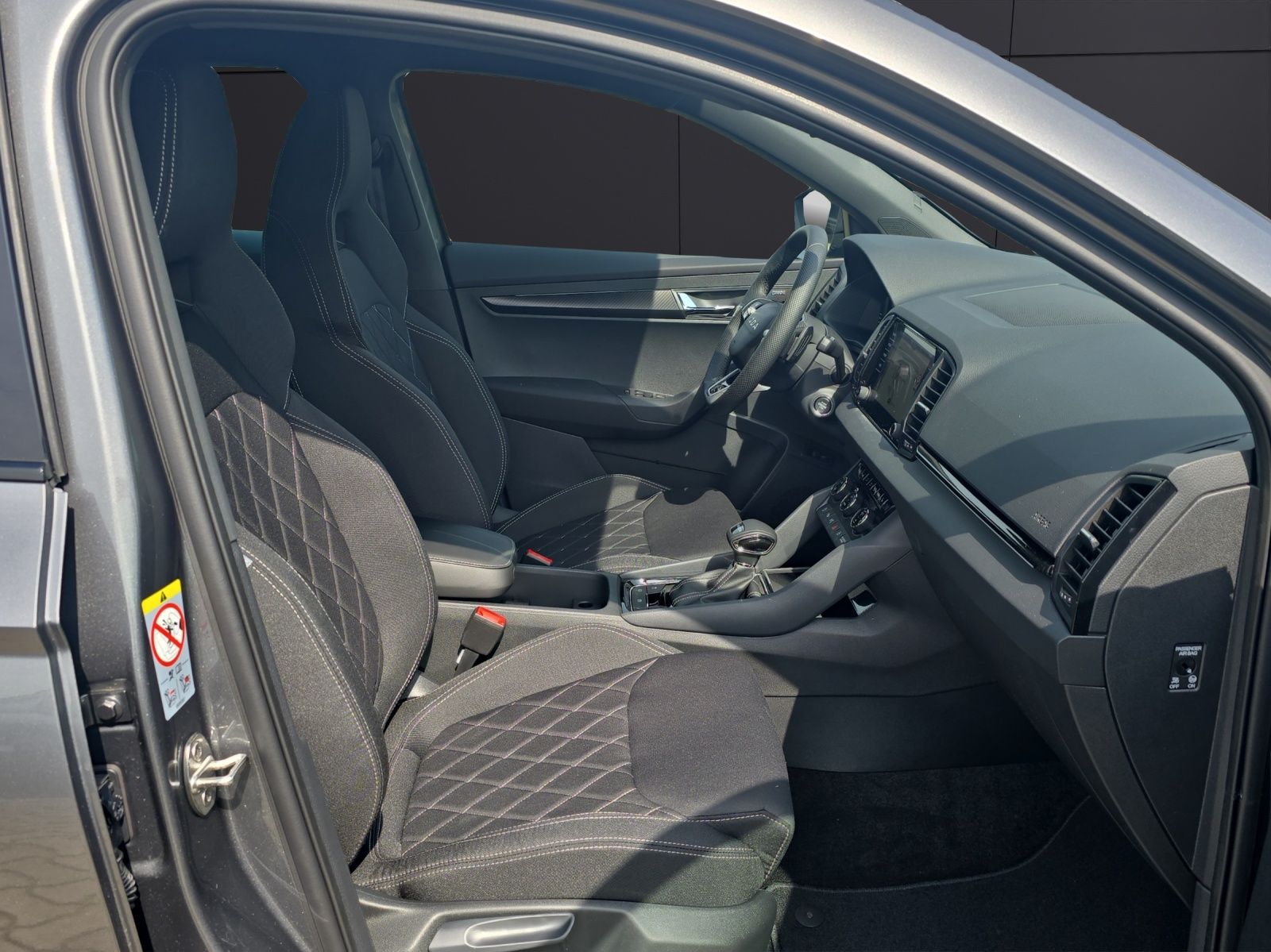 Fahrzeugabbildung SKODA Karoq Sportline 1.5 TSI DSG AHZ MATRIX NAVI ACC