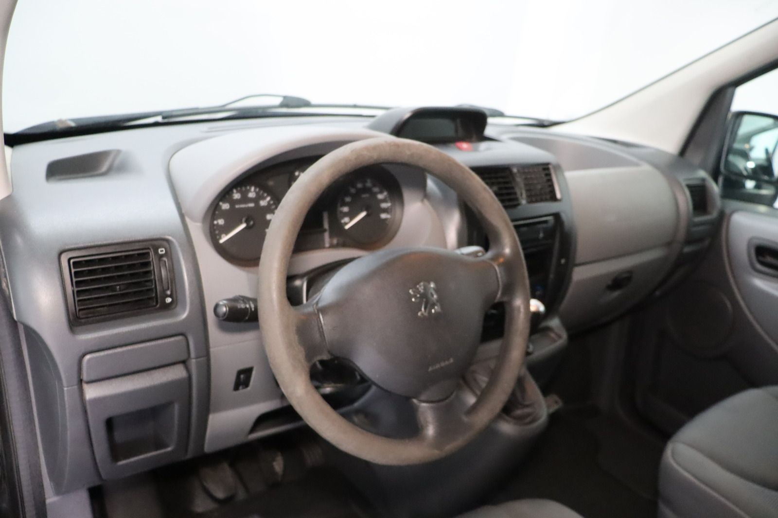 Fahrzeugabbildung Peugeot Expert Tepee 1.6HDI COOL 8 Sitzer