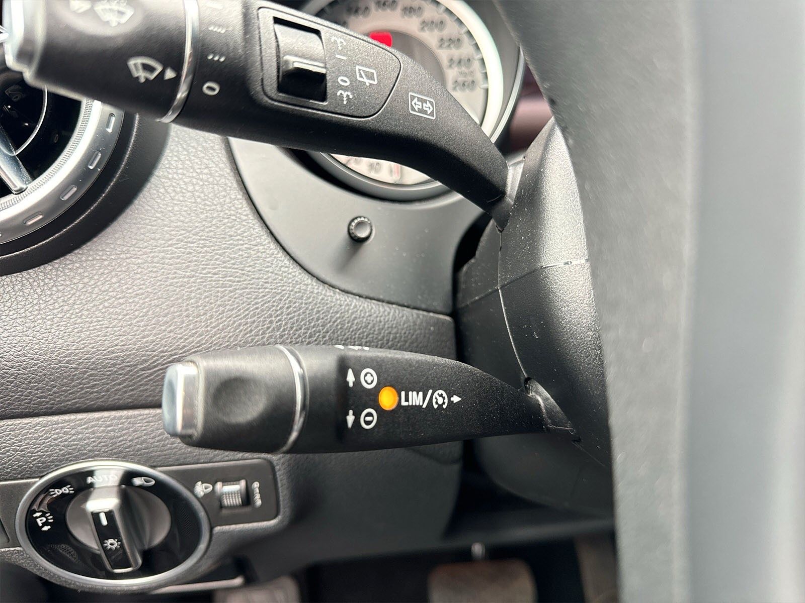 Fahrzeugabbildung Mercedes-Benz GLA 200 CDI *Allrad*AHK*Navi*Parkass*Teilleder