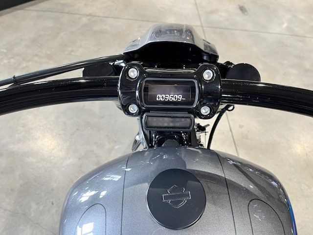 Fahrzeugabbildung Harley-Davidson FXBRS Breakout 114 Jekill 260er umbau