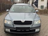 Skoda Octavia Combi 1.6 Elegance NAVI+LEDER+SHZ+PDC+SD - Skoda Octavia aus 2005: Kombi