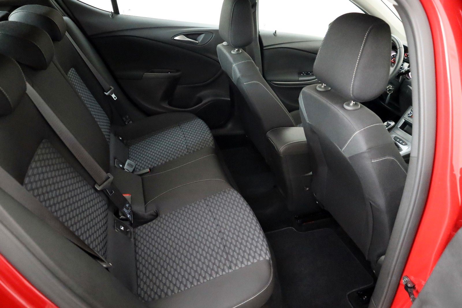 Fahrzeugabbildung Opel Astra K Lim. 5-trg. SH,PDC,Allwetterreifen