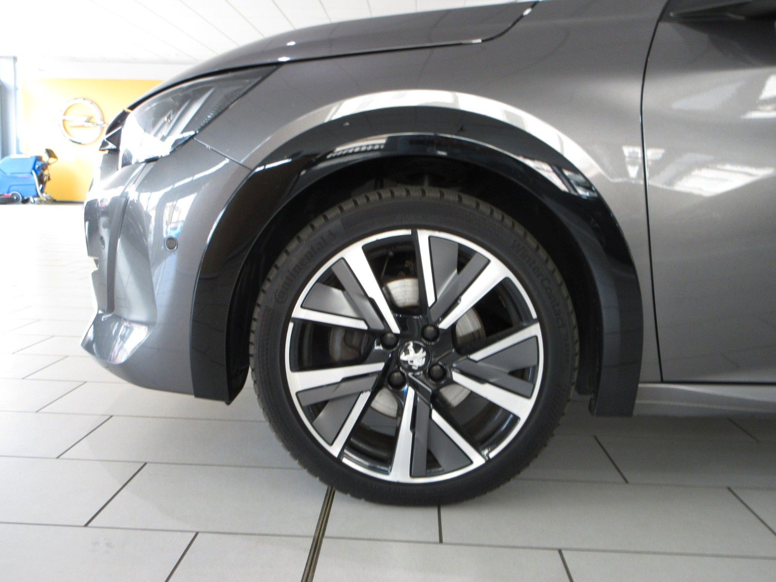Fahrzeugabbildung Peugeot 208 1.2T GT  LED/NAVI/SHZ/PANO/HEAD/CAM/PDC/17"