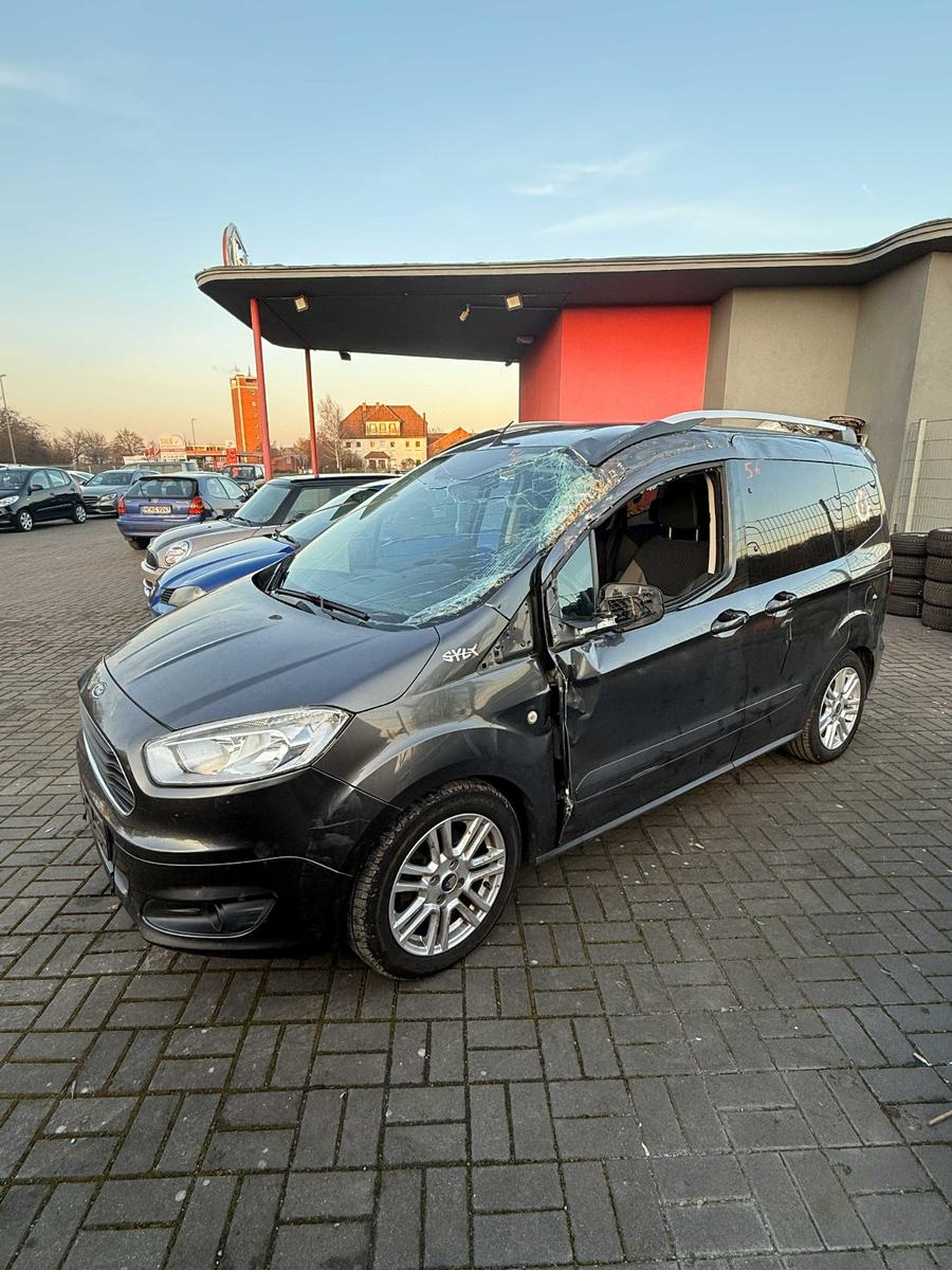 Ford Tourneo Courier Titanium