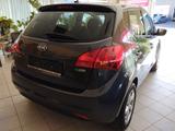 Kia Venga Fifa World Cup Edition 5T - Kia Venga mit Benzin-Antrieb: Kleinbus