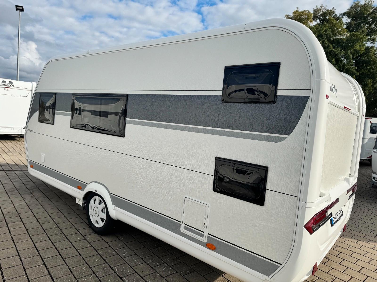 Hobby 490 KMF De Luxe, Mover, Garage, Fahrradträger
