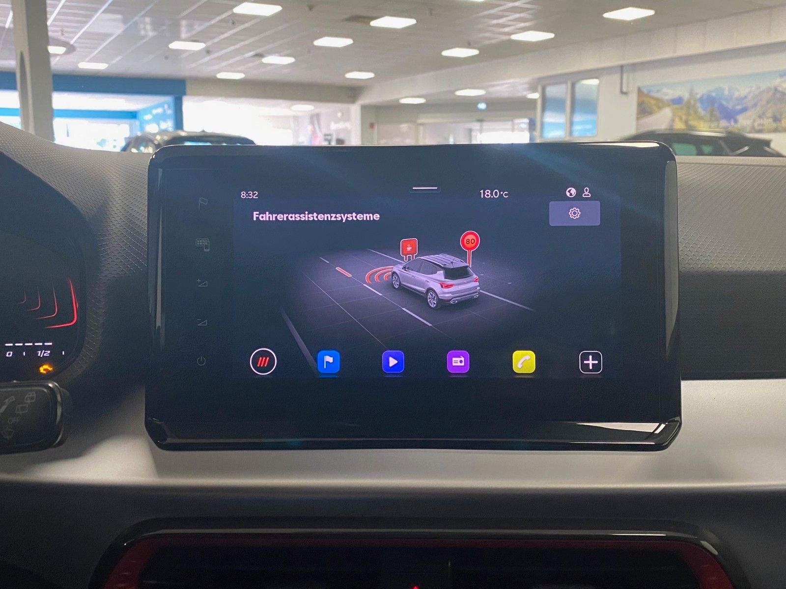 Fahrzeugabbildung SEAT Arona FR 1.0 TSI+NAVIGATION+ALLWETTER+WIRELESS+