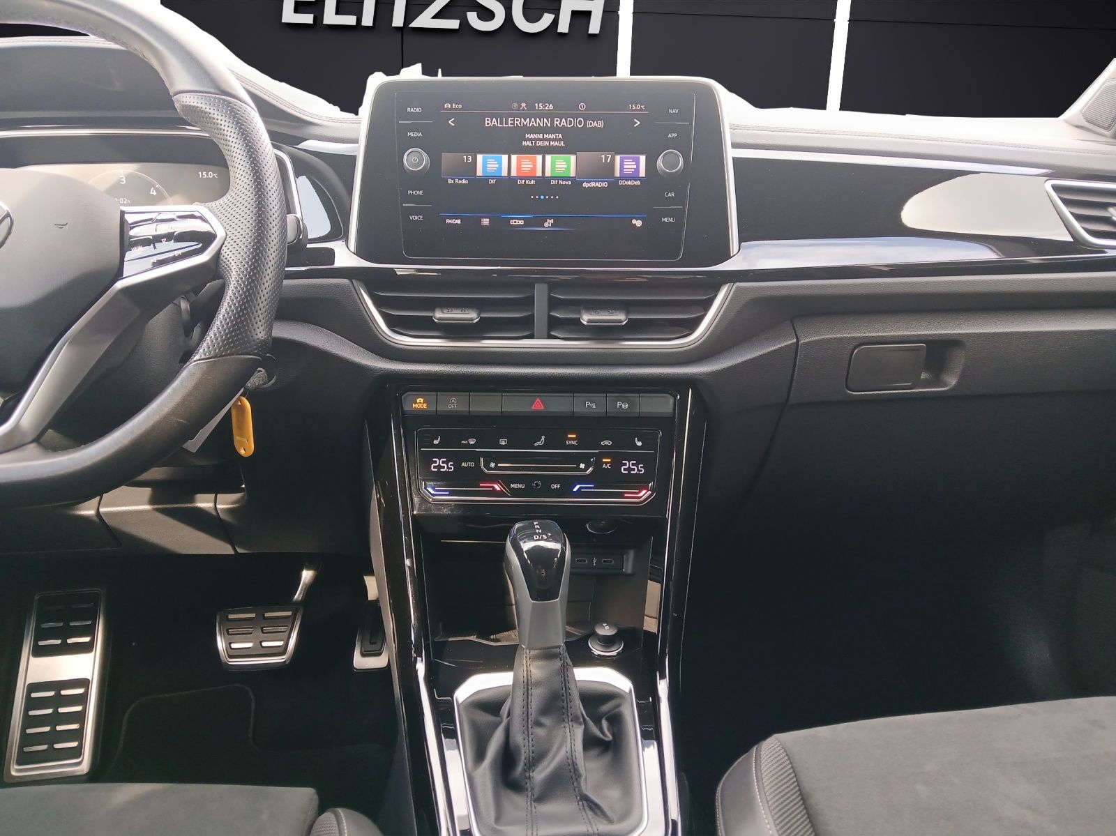 Fahrzeugabbildung Volkswagen T-Roc TDI R-Line DSG LED AHK Navi AID ACC Park-A