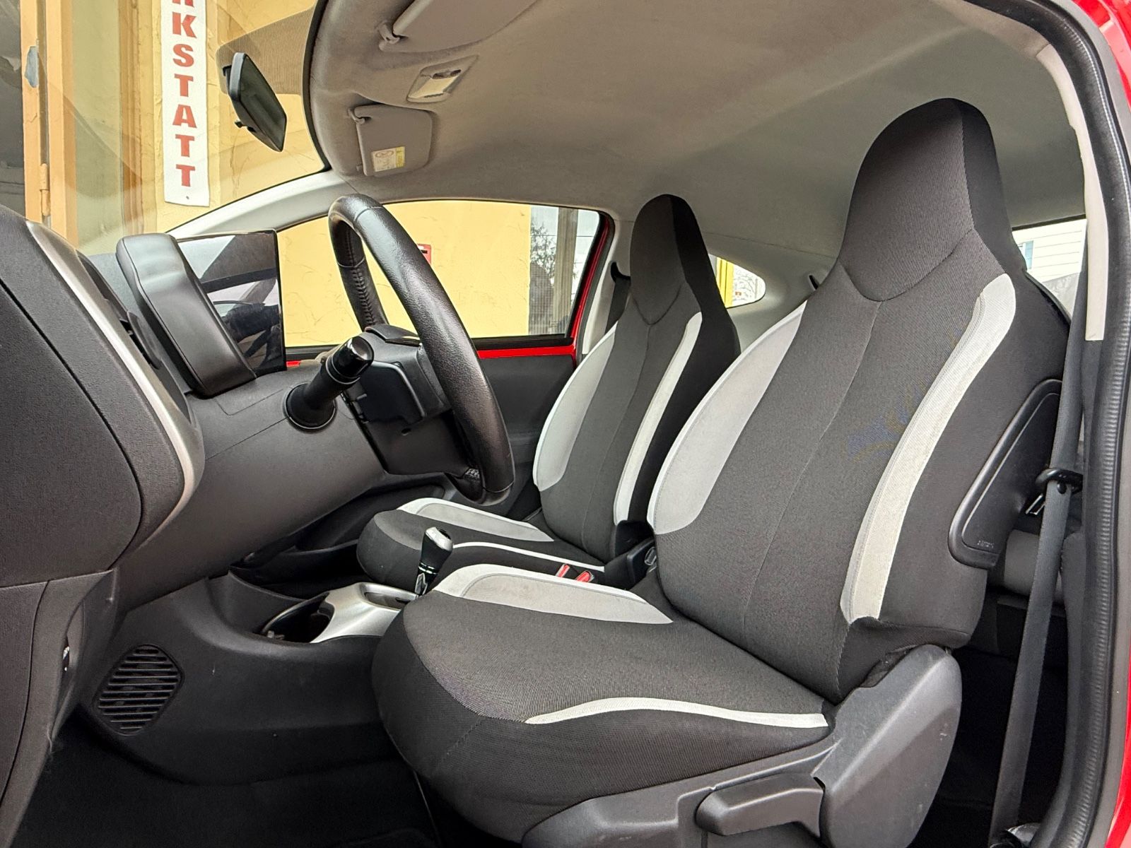 Aygo AYGO x-play Automatik|85Tkm|Scheckheft