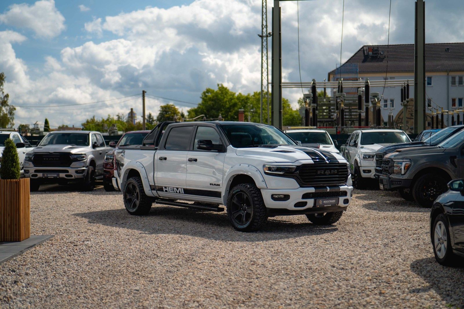 Fahrzeugabbildung Dodge RAM 5.7 V8 HEMI OFFROAD Night Limited 19% LED