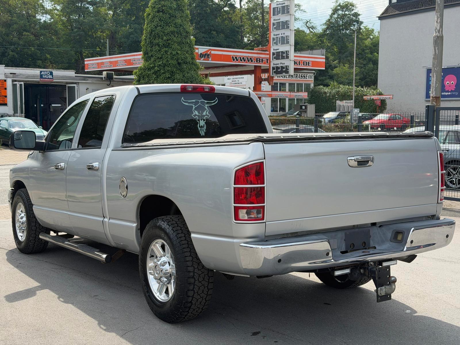 Dodge Ram 2004 — engine 5.654 cm³, 349 HP (257kW)
