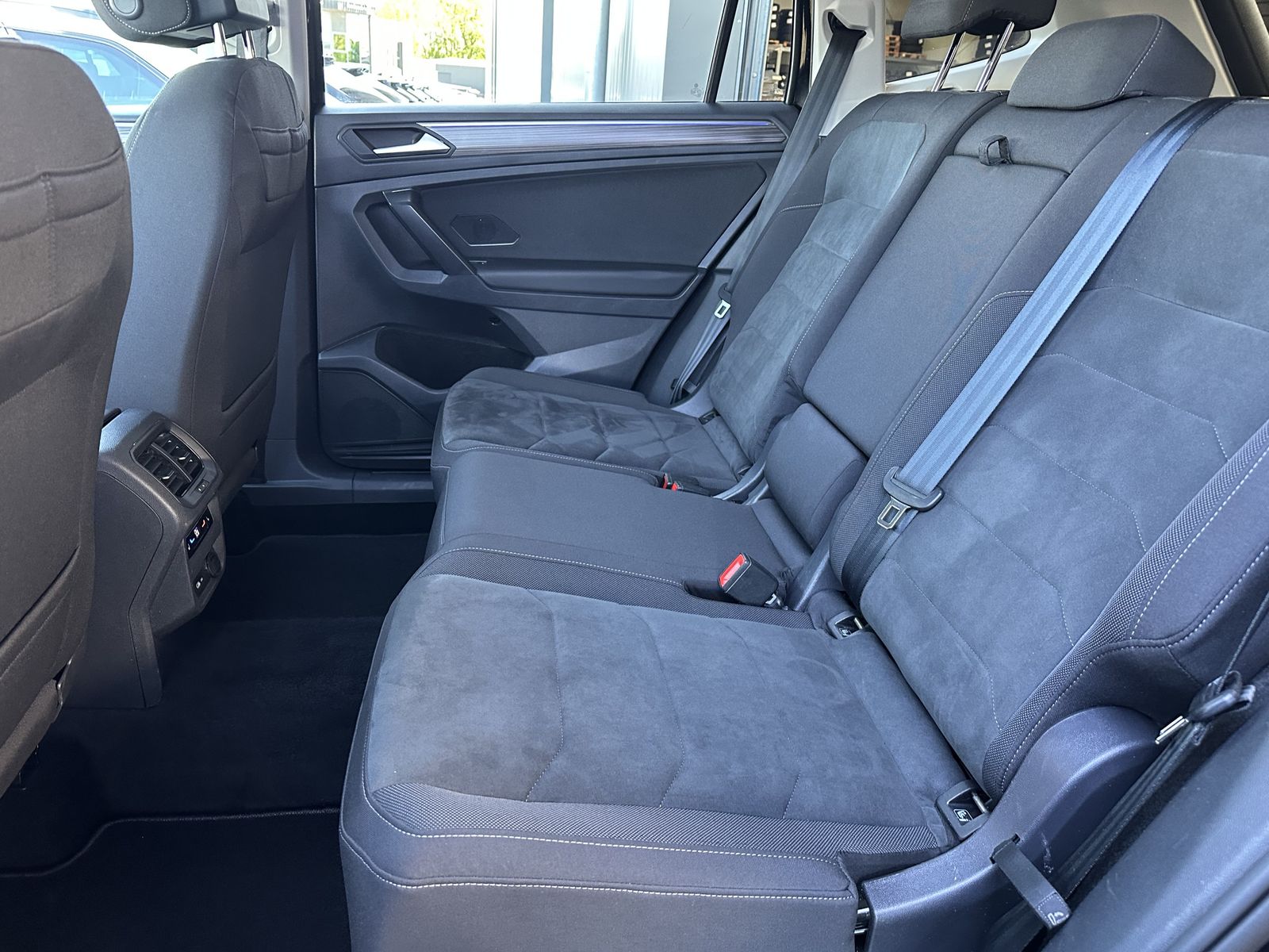 Fahrzeugabbildung Volkswagen Tiguan Allspace Life NAV+IQ-LIGHT+AHK+ACC+19ZOLL