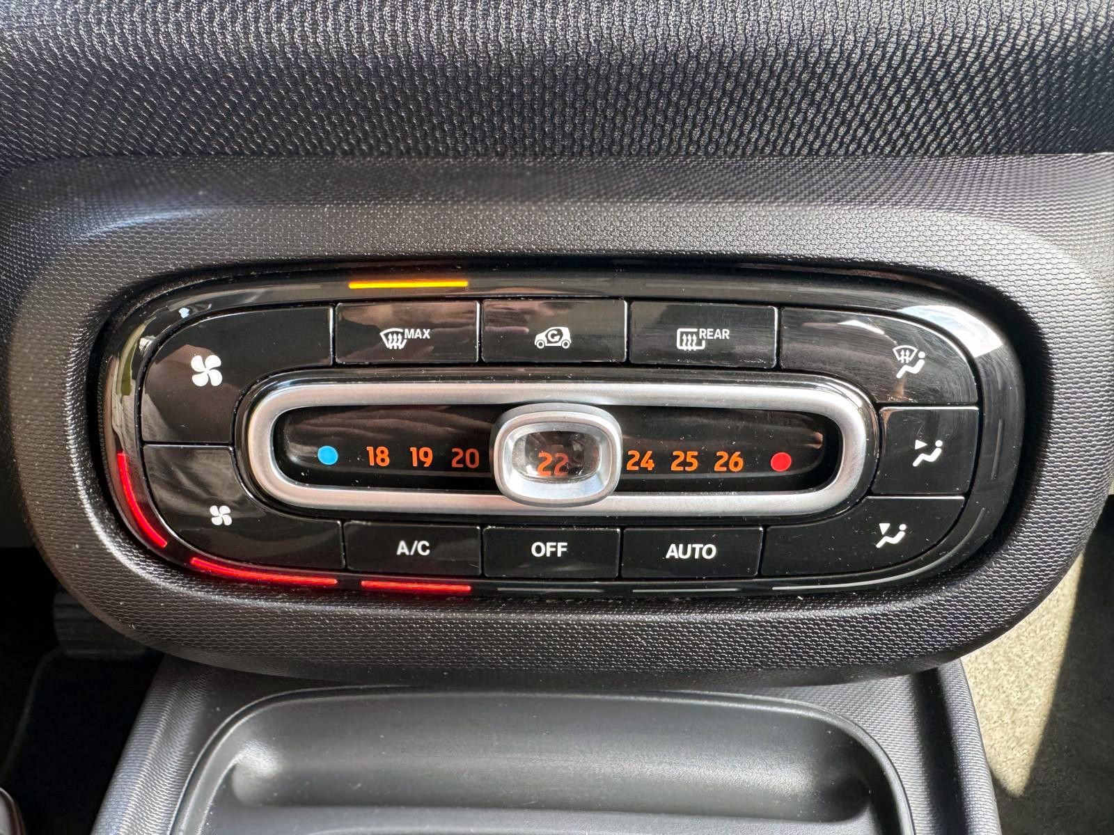 Fahrzeugabbildung Smart ForFour Automatik PDC SHZ Klimaautomatik Alu