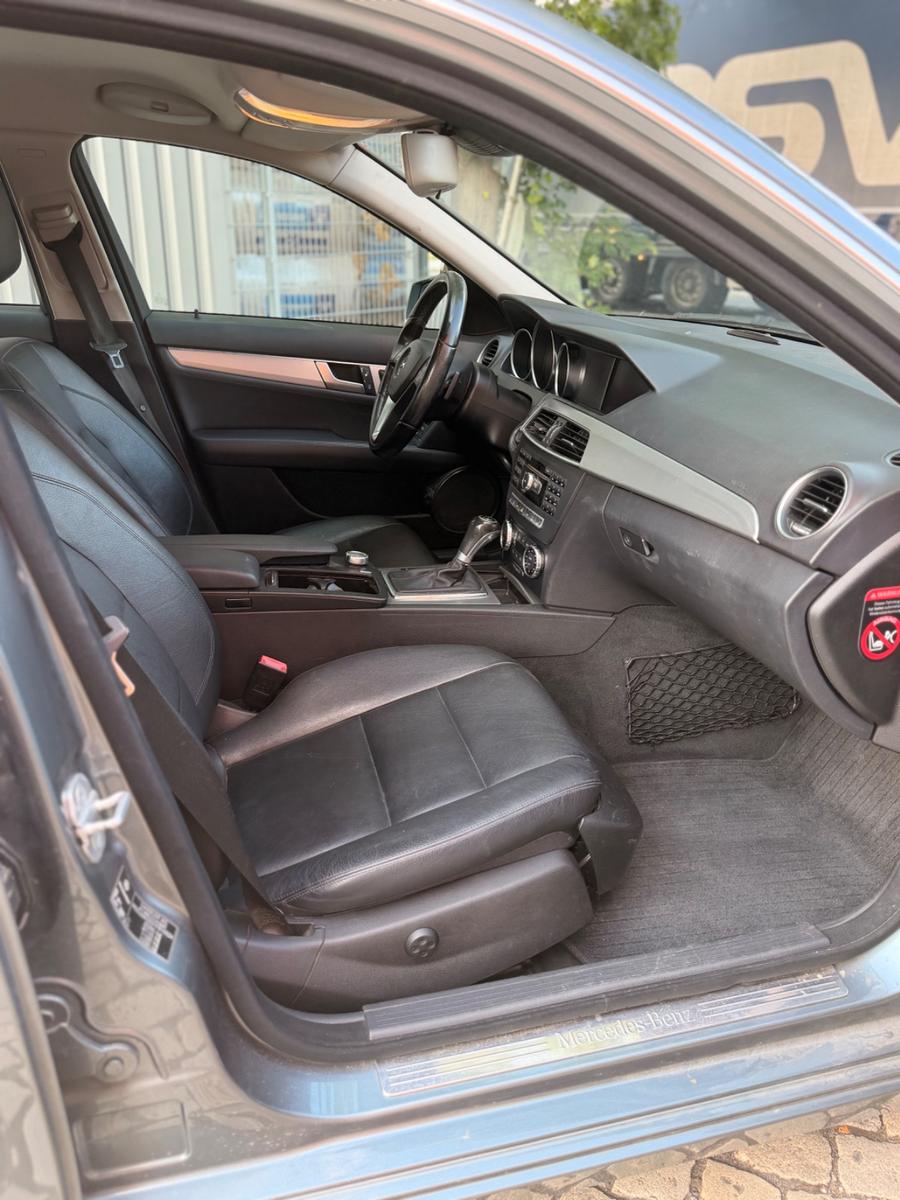 Mercedes-Benz C350 2011 — photo 10