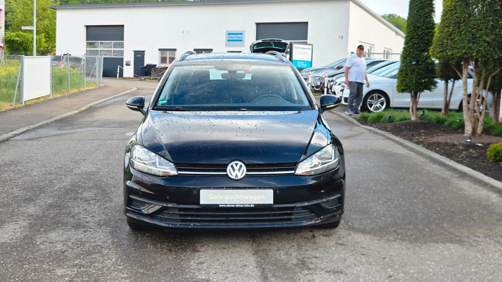 Volkswagen Golf - 1
