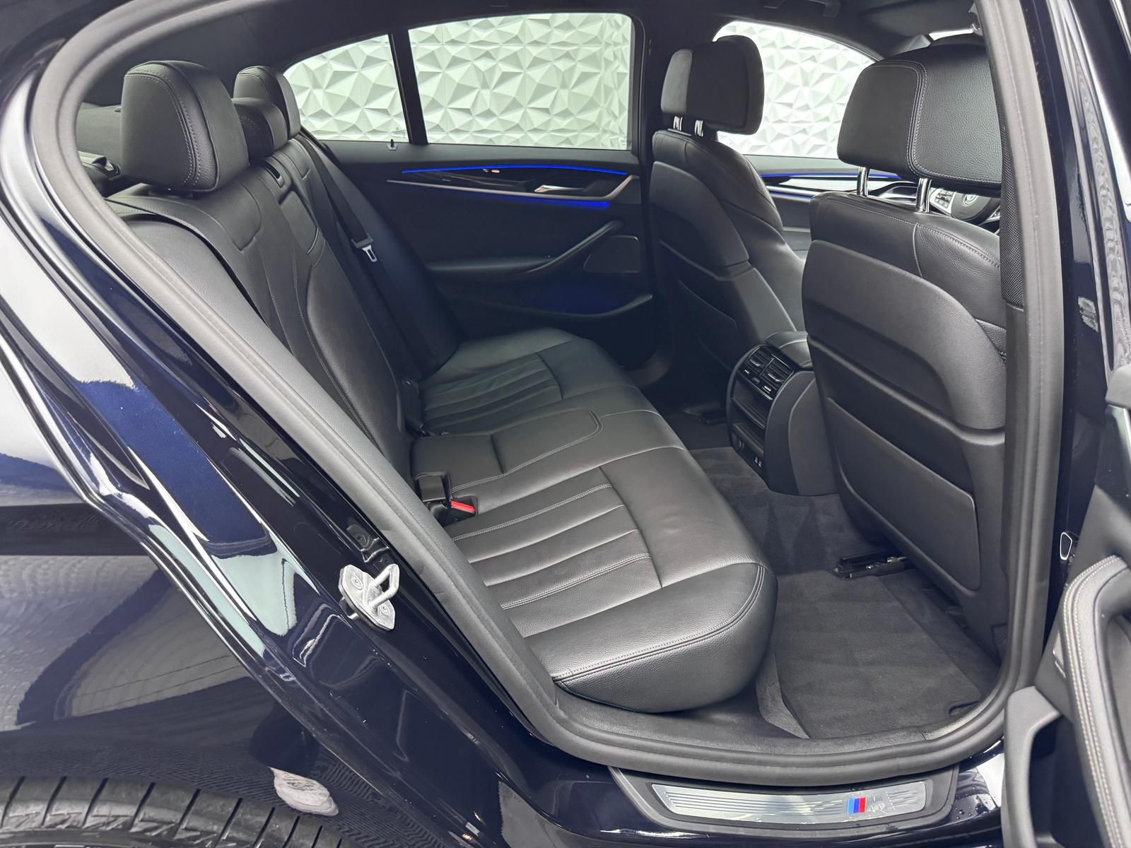 Fahrzeugabbildung BMW 530d M-PAKET*ACC*H&K*KEYLESS*HUD*R-CAM*DAB*LIVE
