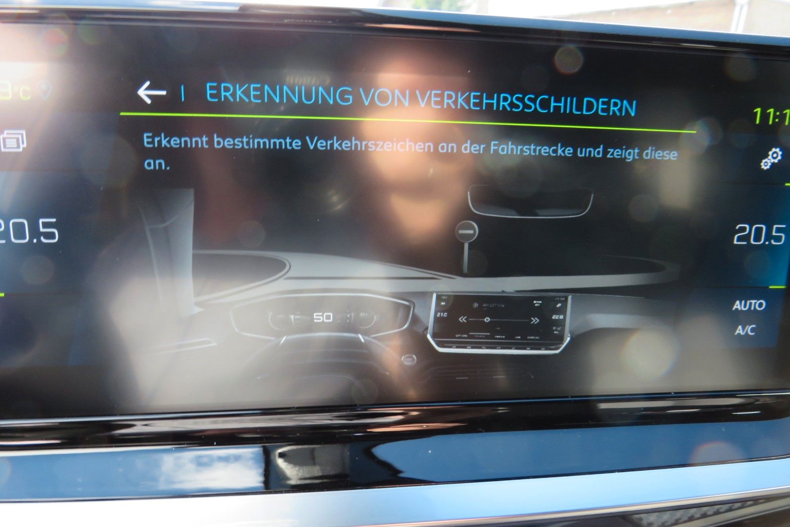 Fahrzeugabbildung Peugeot 2008 e- Allure Pack NAVI KAMERA ACC PDC SITZH 1H