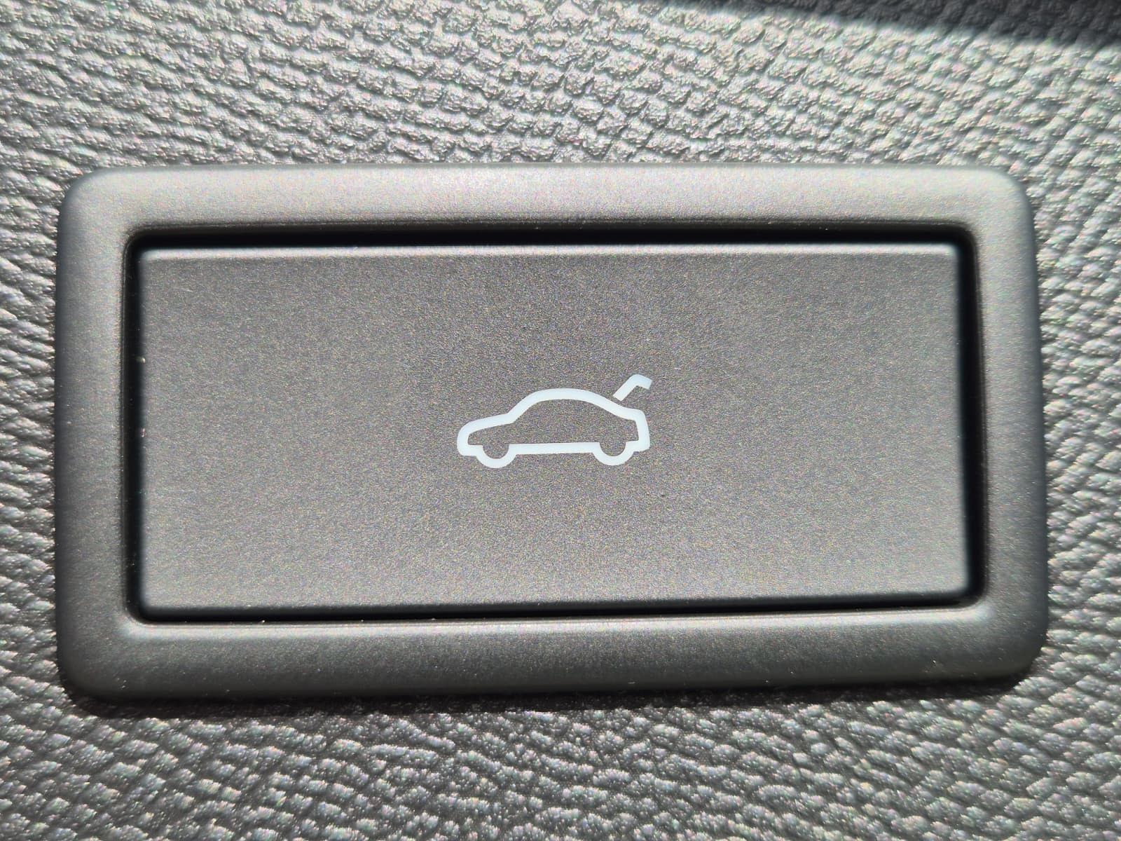 Fahrzeugabbildung CUPRA Leon 1.5 eTSI DSG AHK*DYNAMICA*EDGE*LED*5JGARAN.