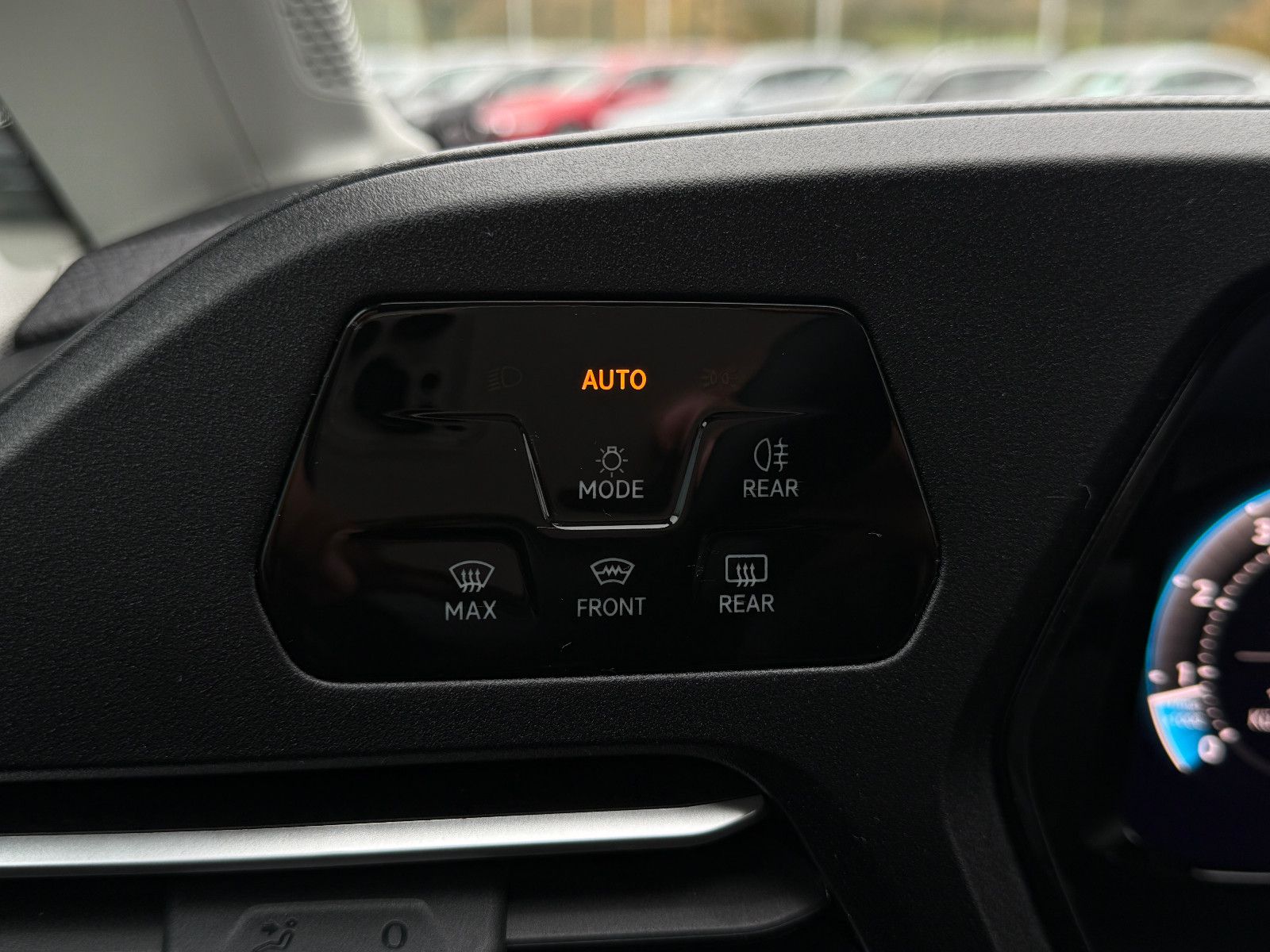 Fahrzeugabbildung Volkswagen Caddy Edition Maxi 7-Sitzer ACC AHK LED Pano Kam