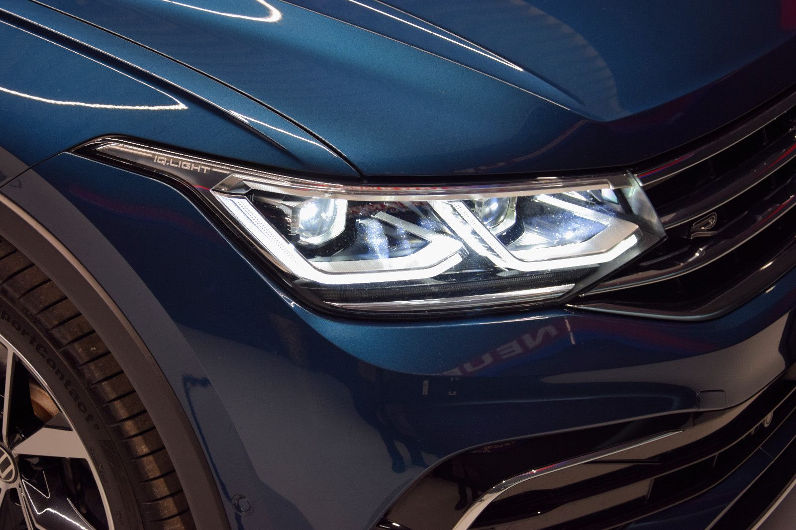 Fahrzeugabbildung Volkswagen Tiguan R-Line 4Motion IQ.Light ACC AHK 20°Kamera