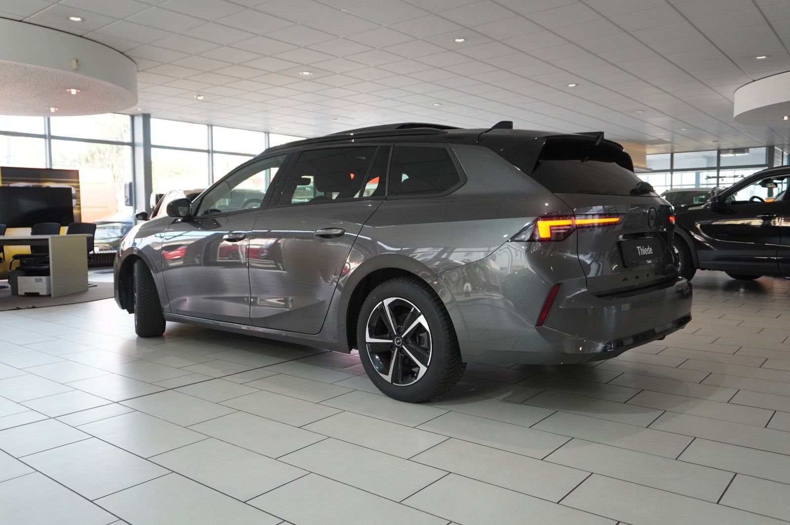 Fahrzeugabbildung Opel Astra L ST 1.2T GS SPORT NAVI/LED/360°/PANO./HUD