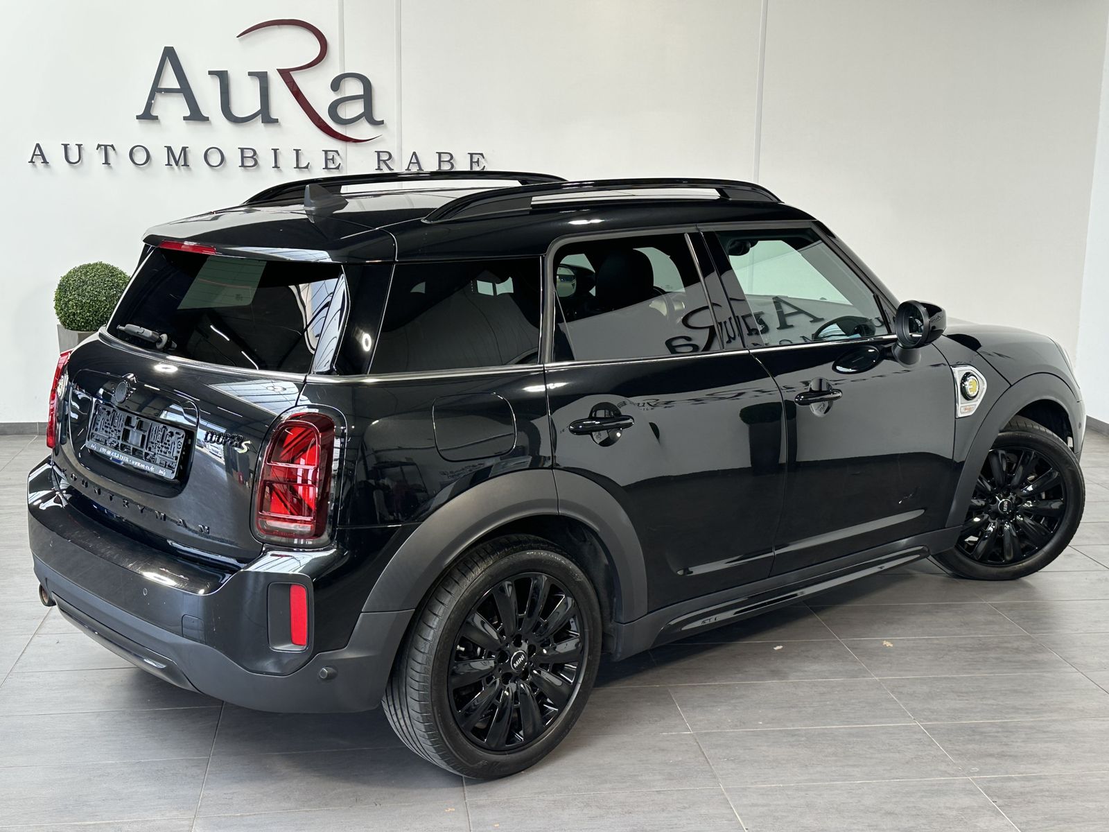 Fahrzeugabbildung MINI Cooper SE Countryman All4 Black NAV+LED+KAM+PANO