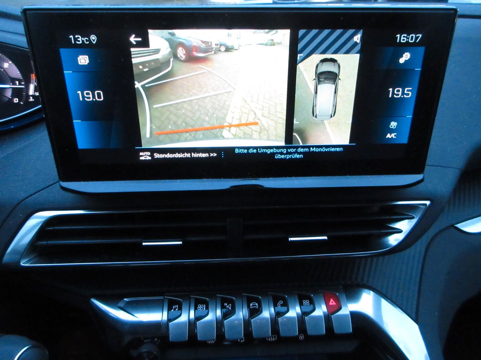 Fahrzeugabbildung Peugeot 5008 Allure 1.5D LED/NAVI/R´CAM/PDC/7-SITZ