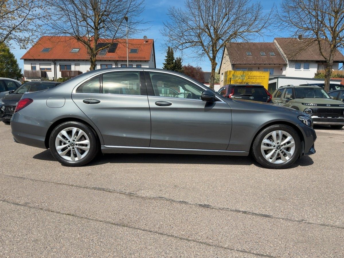 Fahrzeugabbildung Mercedes-Benz Limousine C 180 Avantgarde *RFK+PDC+SHZ+2Hd