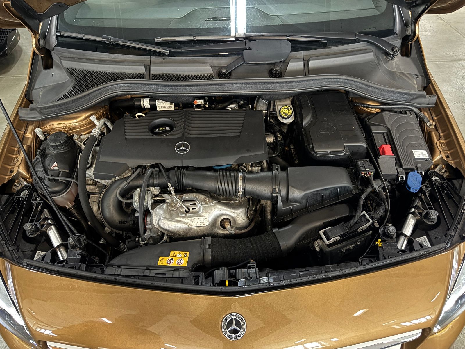 Fahrzeugabbildung Mercedes-Benz B 180 7G-DCT URBAN SPORTPAKET NAVI LED KAMERA 2H