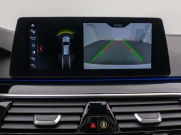 Fahrzeugabbildung BMW 520d SportLine Kamera Panorama HUD H/K AHK LED