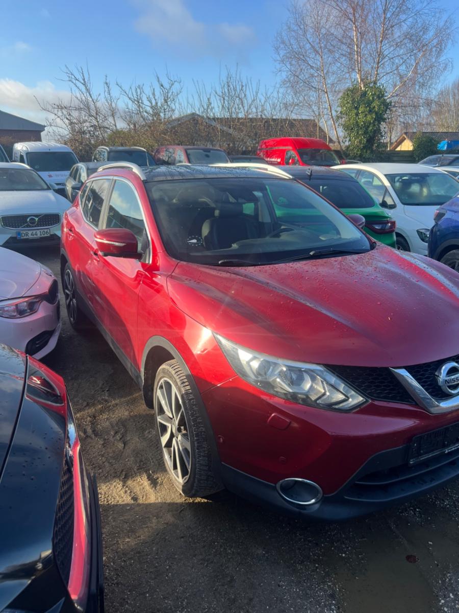 Nissan Qashqai 6. Gear led panorama