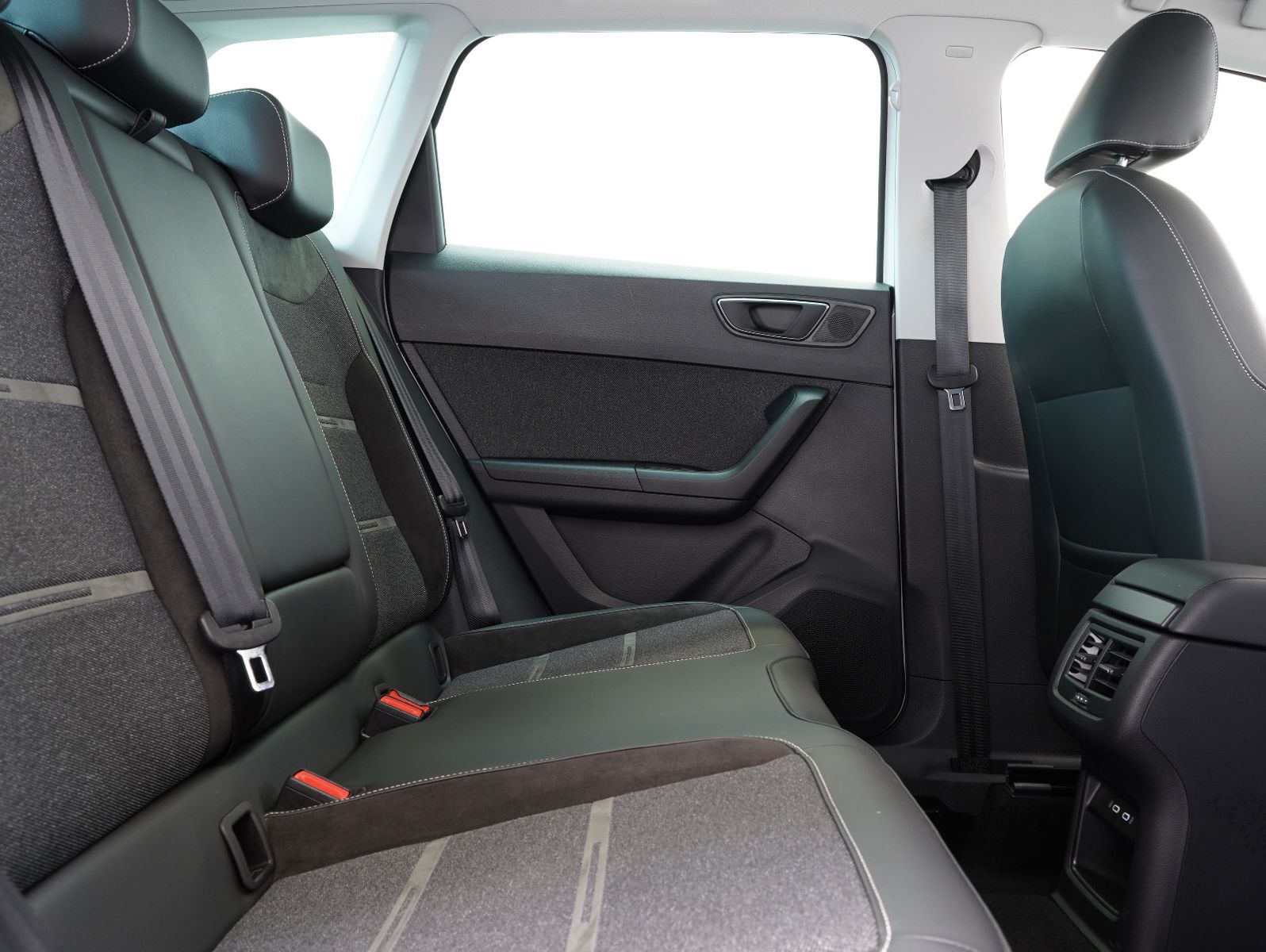 Fahrzeugabbildung SEAT Ateca 1.5 TSI ACT Xperience LED/NAVI/ACC/AHK