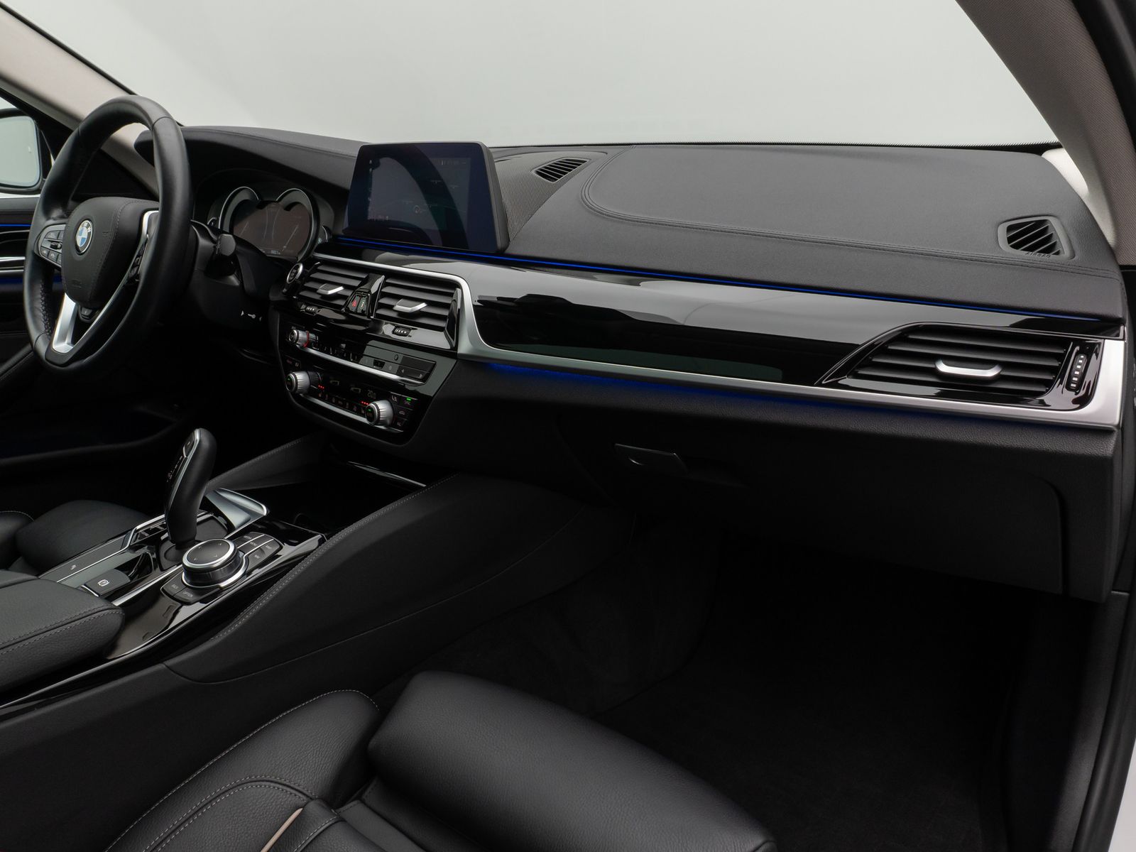 Fahrzeugabbildung BMW 520d Luxury Line Panorama Kamera HUD DAB HiFi