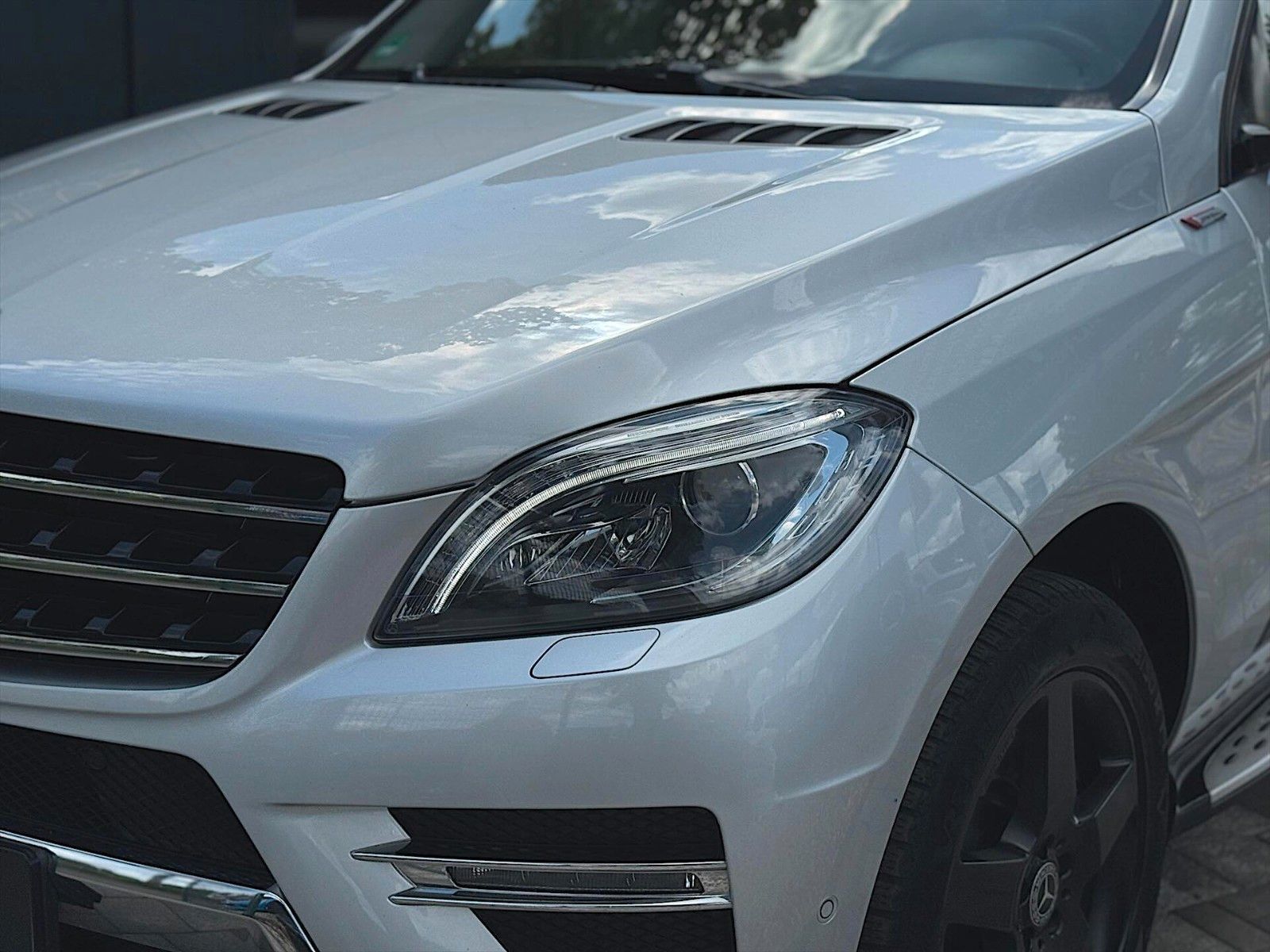 Fahrzeugabbildung Mercedes-Benz ML 400 AMG Sport-Paket 4Matic *Bi-Xenon*LED*