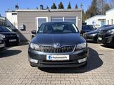 Skoda Rapid 1.6 TDI Ambition PDC - Skoda Rapid: Limousine