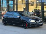 Mercedes-Benz A 45 AMG 4MATIC 2.HA/H&K/PANO/R-CAM/19LM - gebrauchte Mercedes-Benz A-Klasse aus dem Jahr 2015