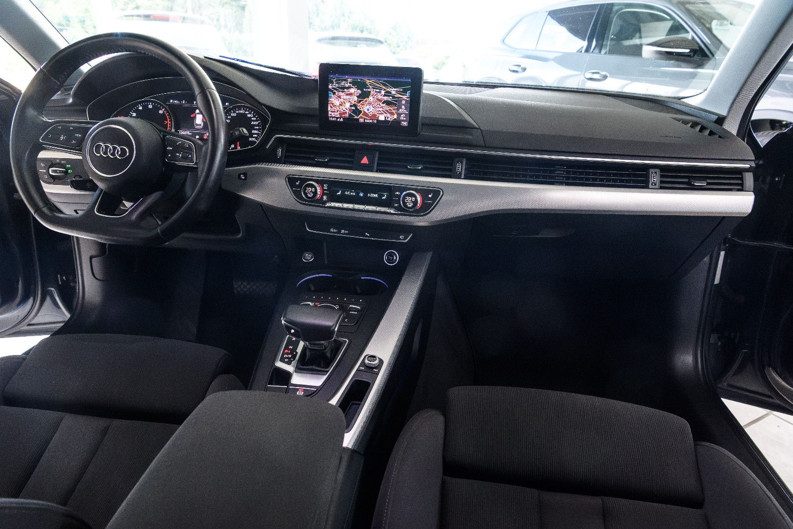 Fahrzeugabbildung Audi A4 Avant sport +LED +MICHELIN