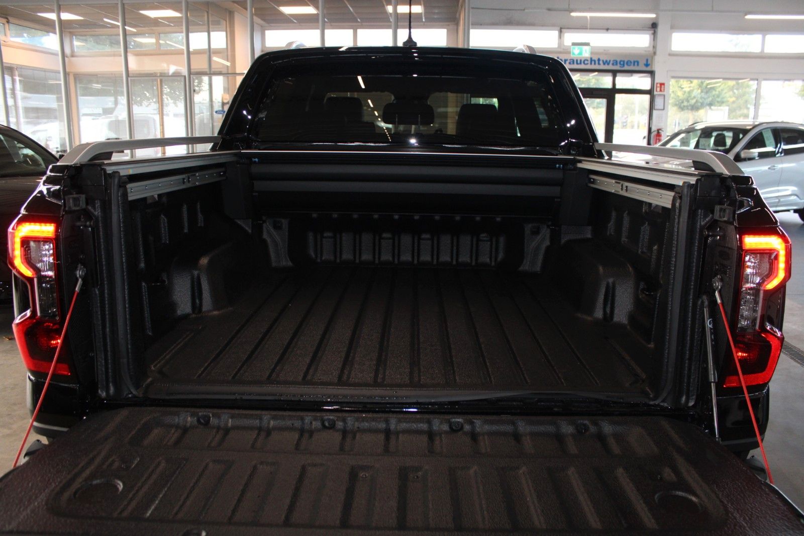 Fahrzeugabbildung Ford Ranger Platinum Automatik LEDER B&O ROLLO AHK