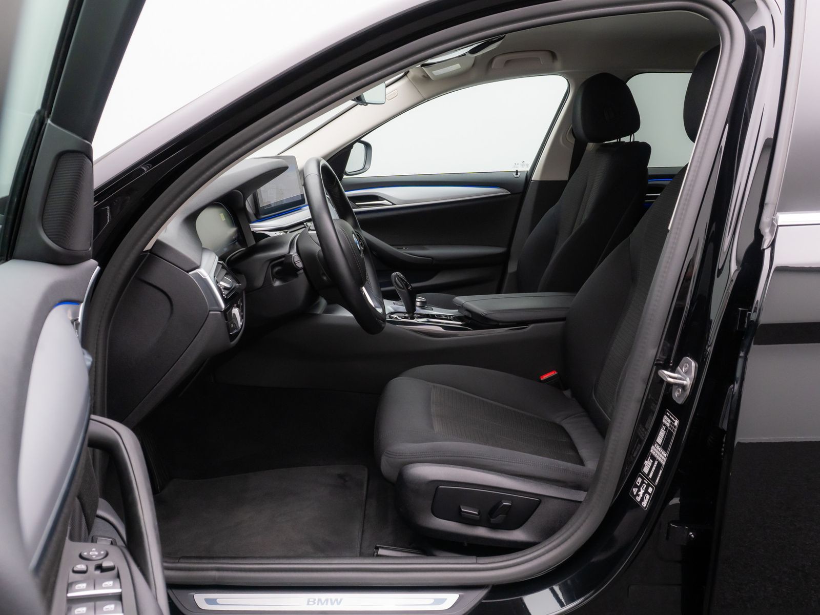 Fahrzeugabbildung BMW 530d xD Komfort DAB HUD Laser Kamera AHK HiFi