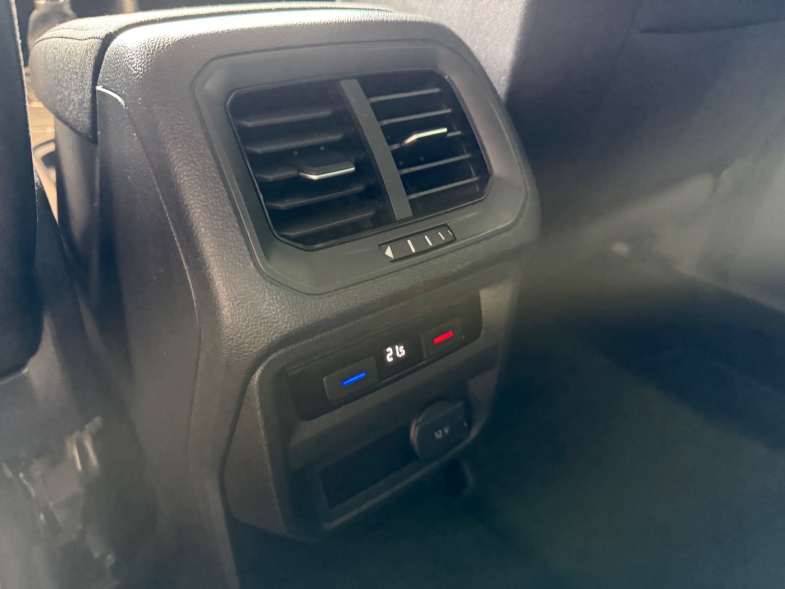 Fahrzeugabbildung Volkswagen Tiguan Comfortline Standheizung, Allwetterreifen