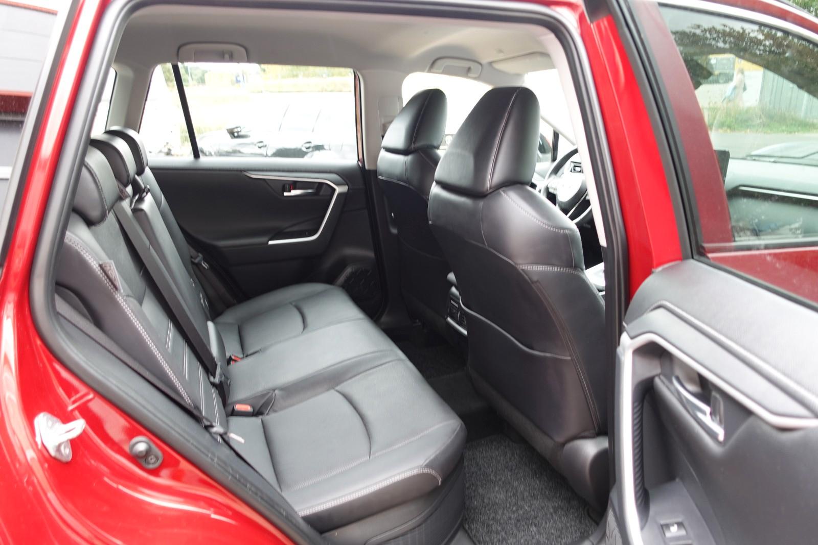 Toyota RAV 4 2.5 Hybrid Lounge Allrad 5J Garantie