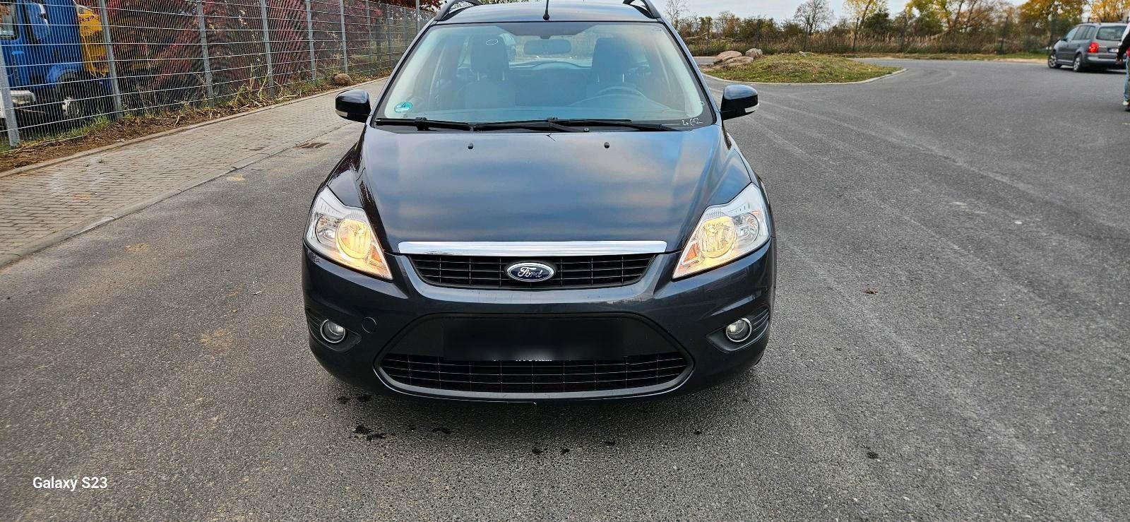 Ford Focus 2011 — вигляд ззаду