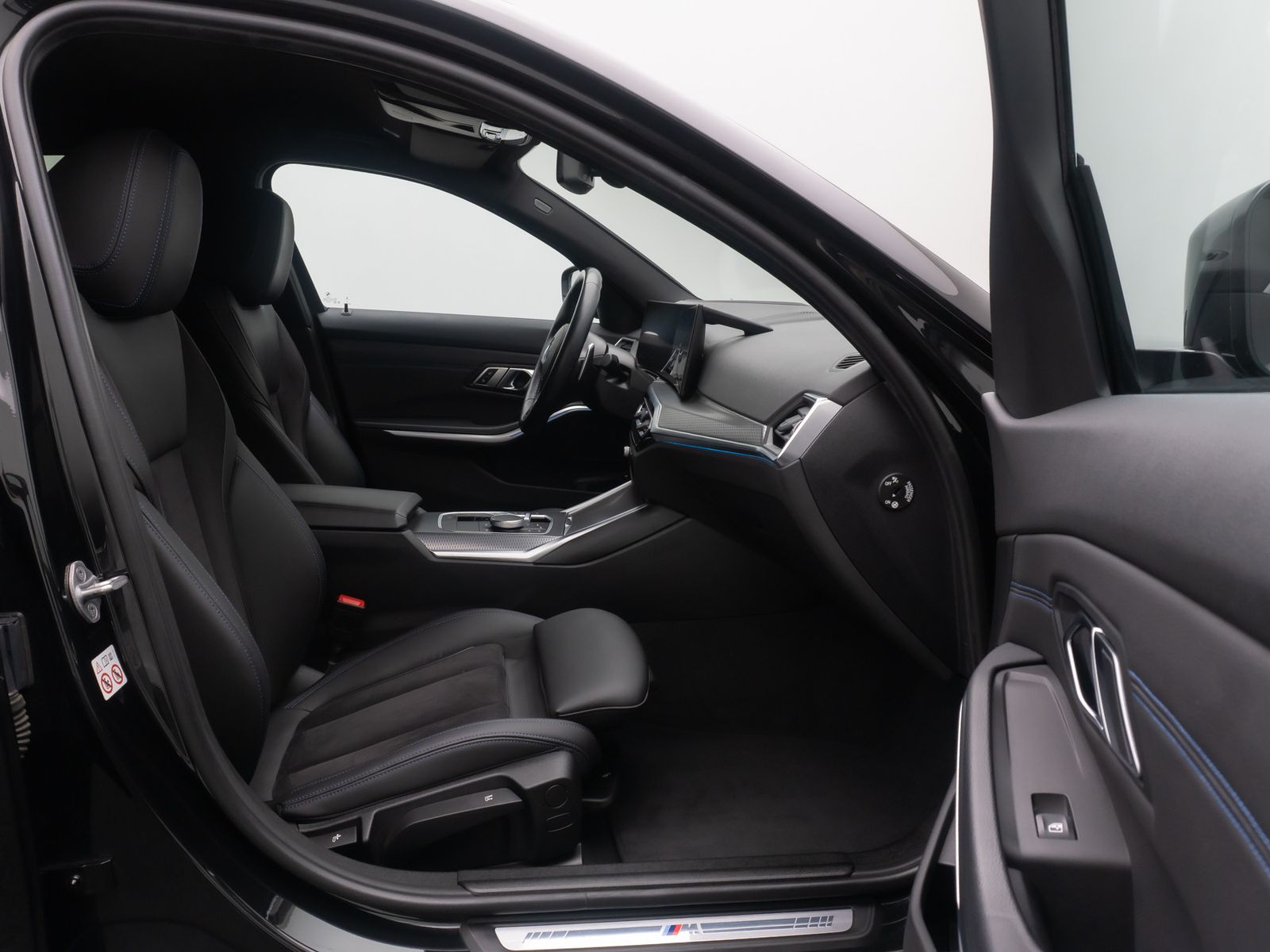 Fahrzeugabbildung BMW 330e xD M Sport HUD DAB Kamera Komfort 18Zoll