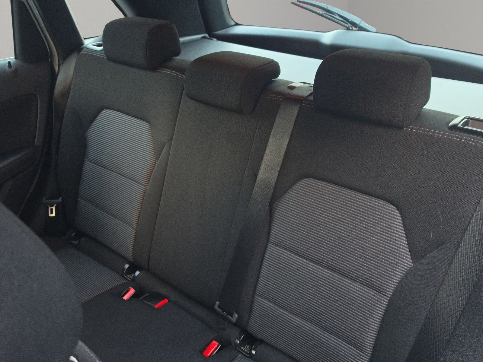 Fahrzeugabbildung Mercedes-Benz B 180 AUTOMATIK KAMERA TEMPOMAT SITZHEIZUNG NAVI