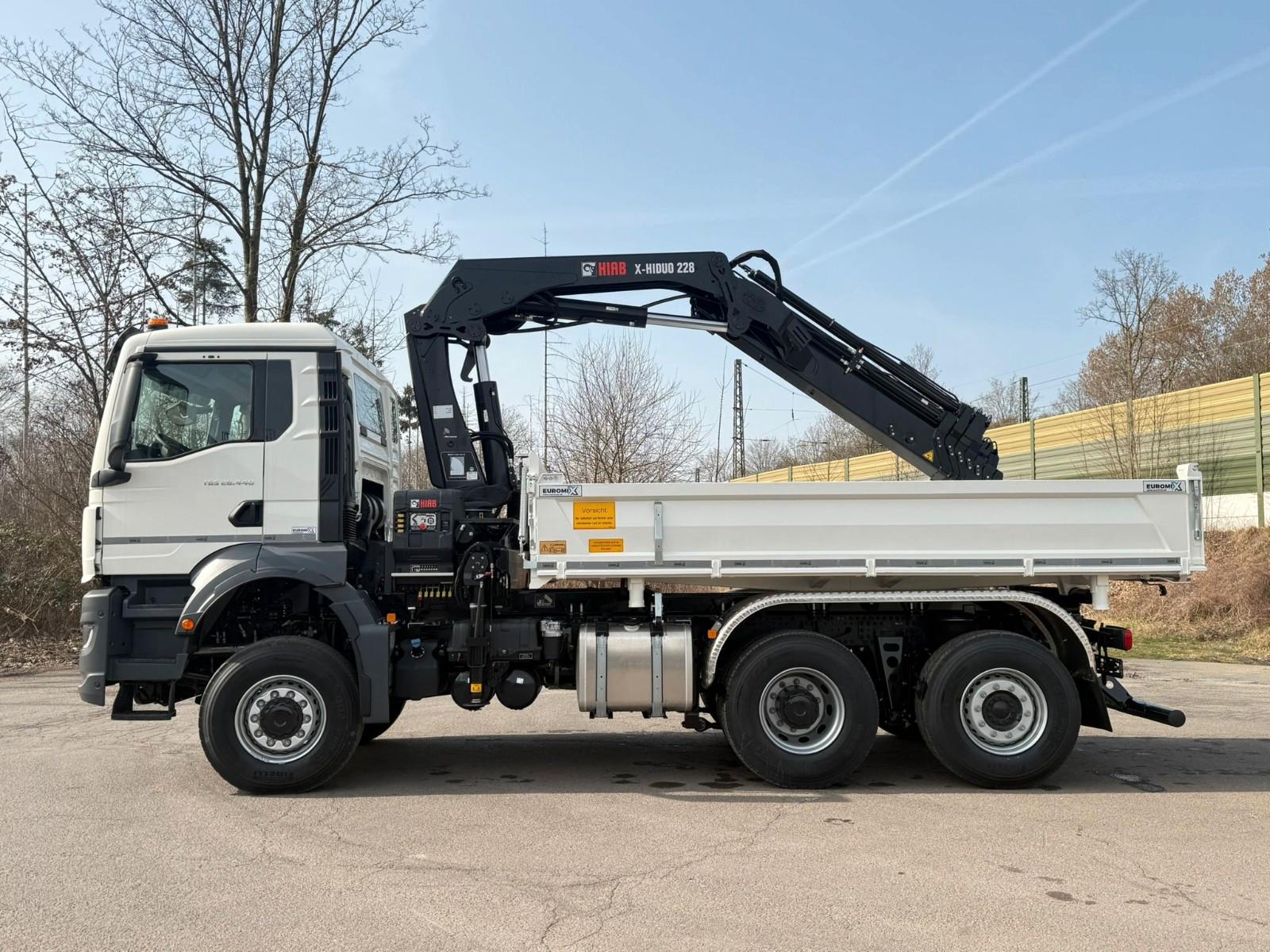 MAN TGS 28.440 6x4-4/3-Seiten- Kipper / Hiab 228-6
