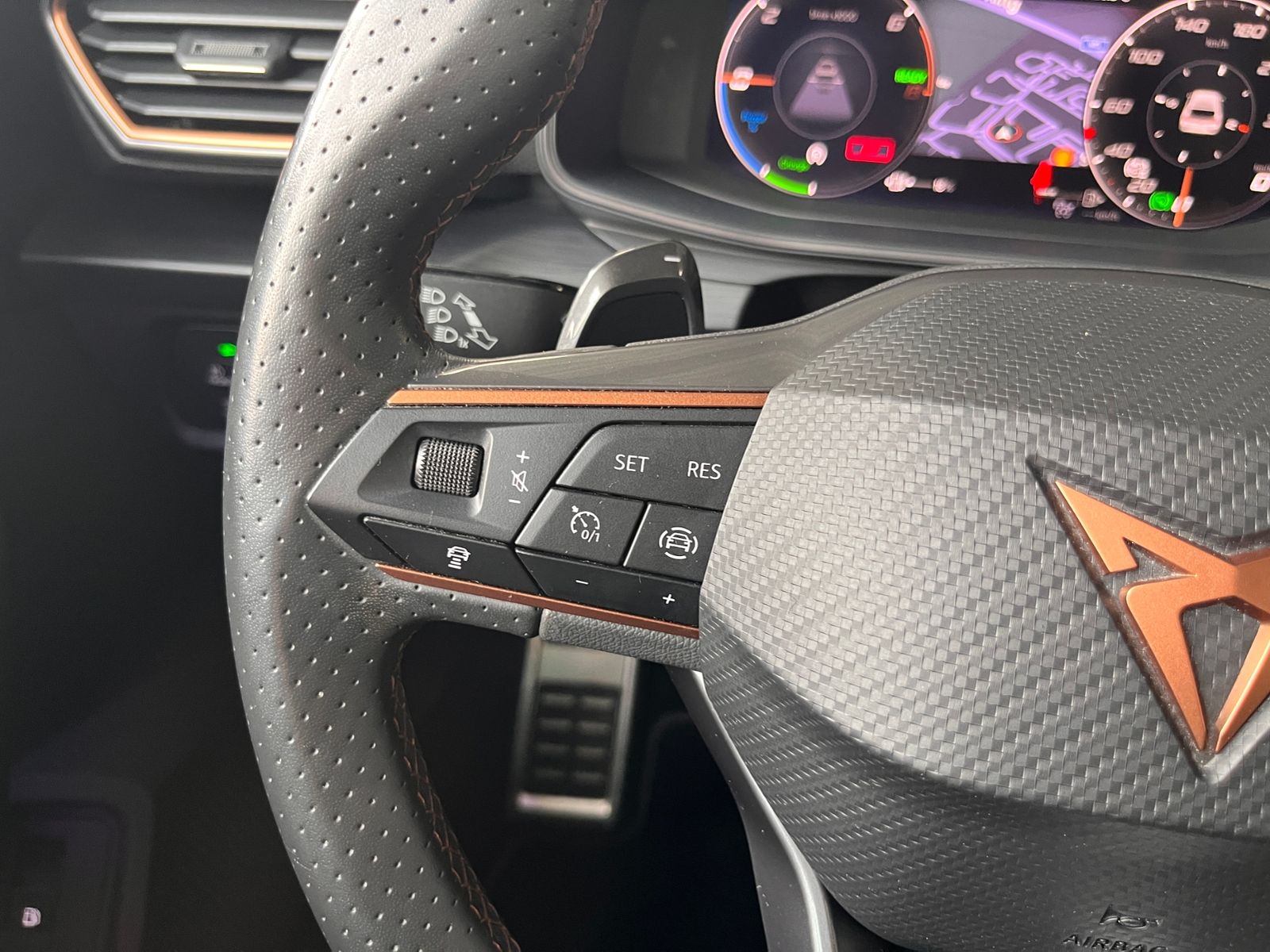 Fahrzeugabbildung CUPRA Leon VZ e-Hybrid LED ACC NAV RFK SHZ 19"