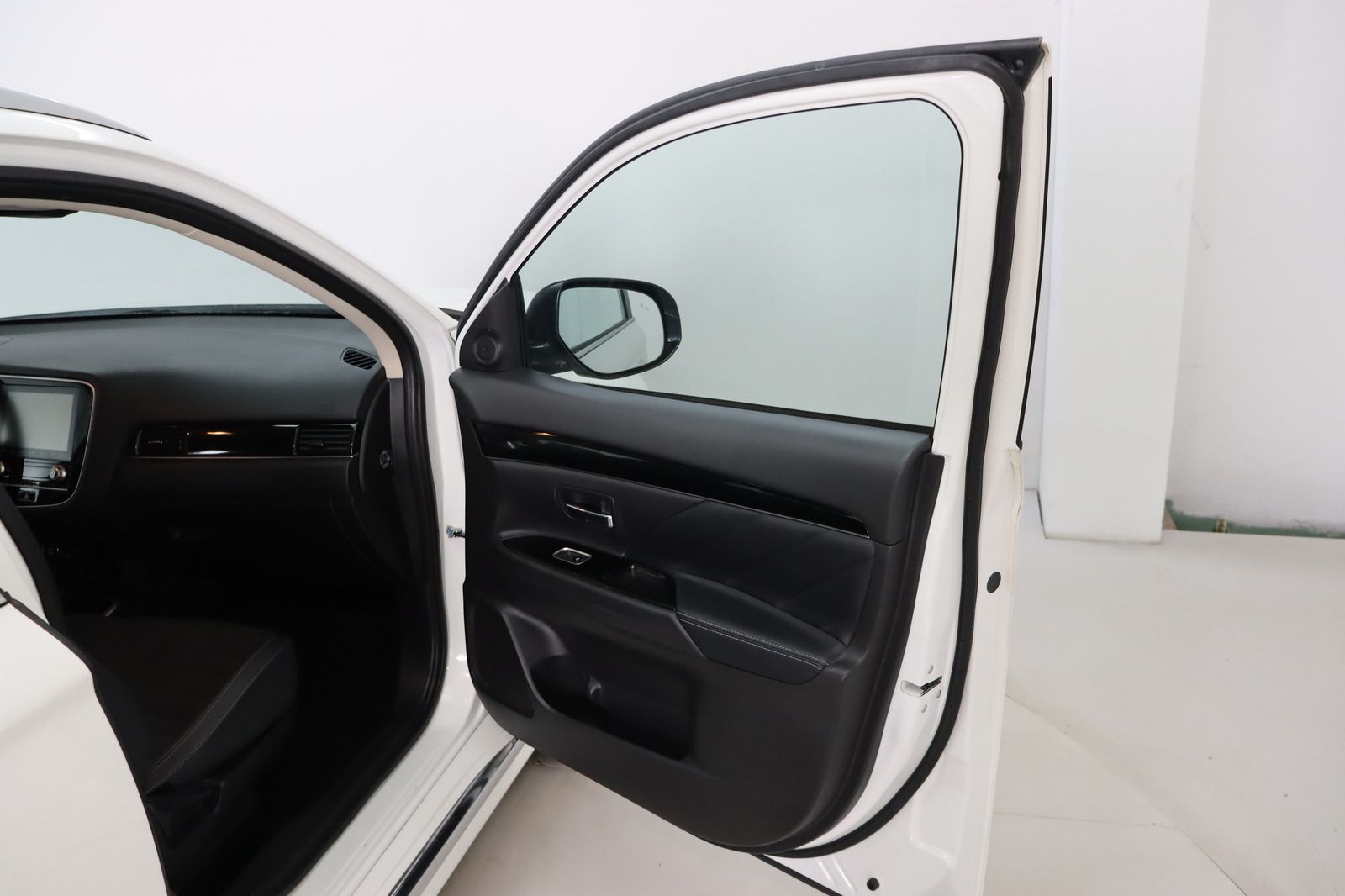 Fahrzeugabbildung Mitsubishi Outlander PHEV 2.4 Plus 4WD
