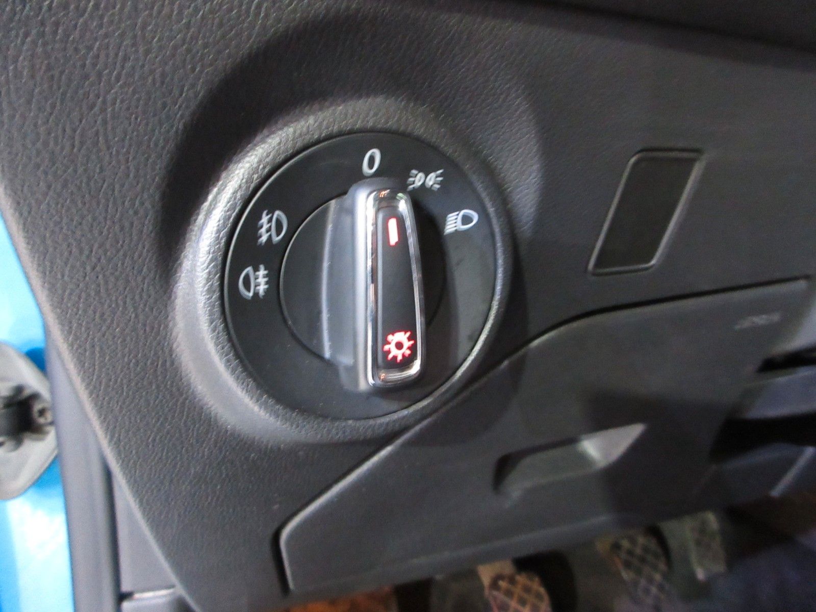 Fahrzeugabbildung SEAT Leon 1.8T FR LED/SHZ/PDC/18"ALU/TEMPOMAT